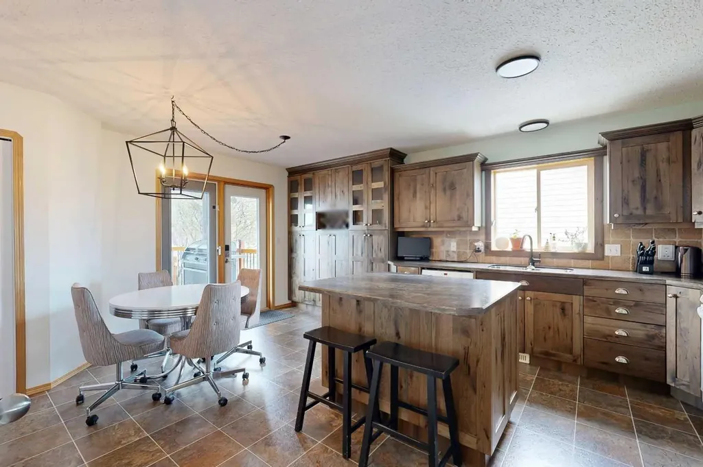 42 Olson Crescent Whitecourt AB T7S 1T9