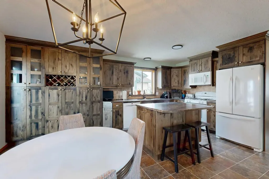 42 Olson Crescent Whitecourt AB T7S 1T9