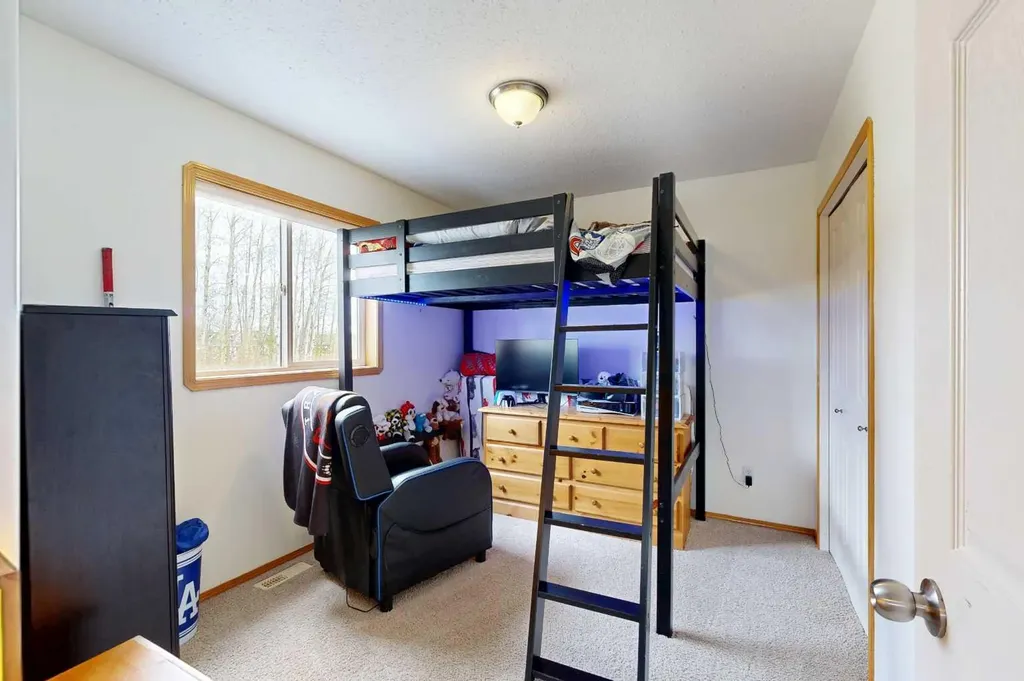 42 Olson Crescent Whitecourt AB T7S 1T9