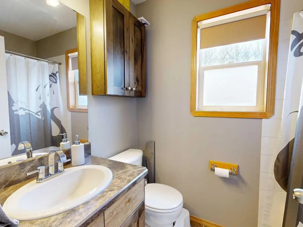 42 Olson Crescent Whitecourt AB T7S 1T9