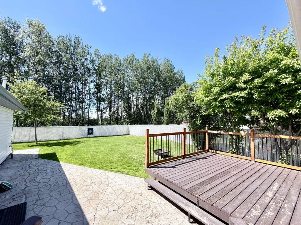 42 Olson Crescent Whitecourt AB T7S 1T9