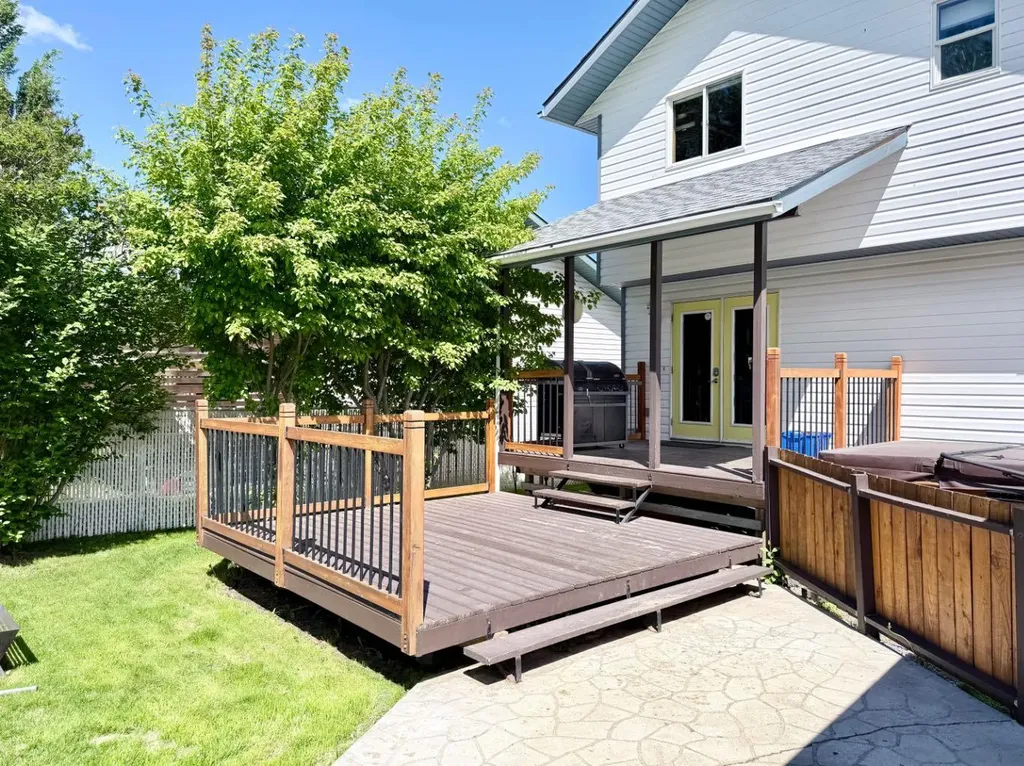 42 Olson Crescent Whitecourt AB T7S 1T9