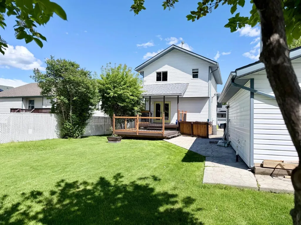 42 Olson Crescent Whitecourt AB T7S 1T9