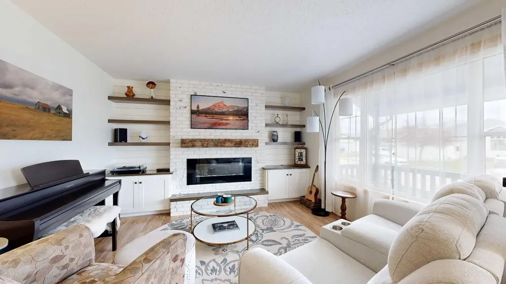 42 Olson Crescent Whitecourt AB T7S 1T9