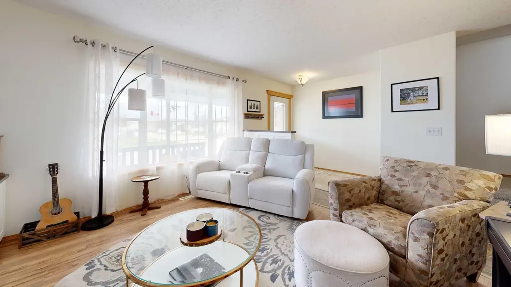 42 Olson Crescent Whitecourt AB T7S 1T9