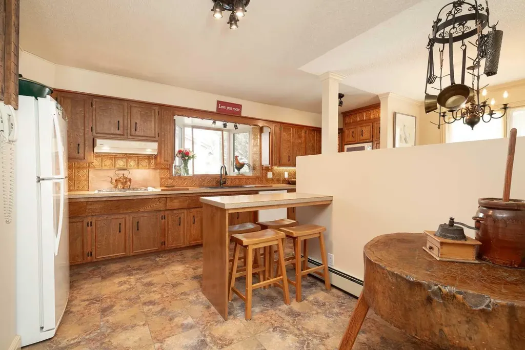 41 Simon Fraser Boulevard W Lethbridge AB T1K4R1
