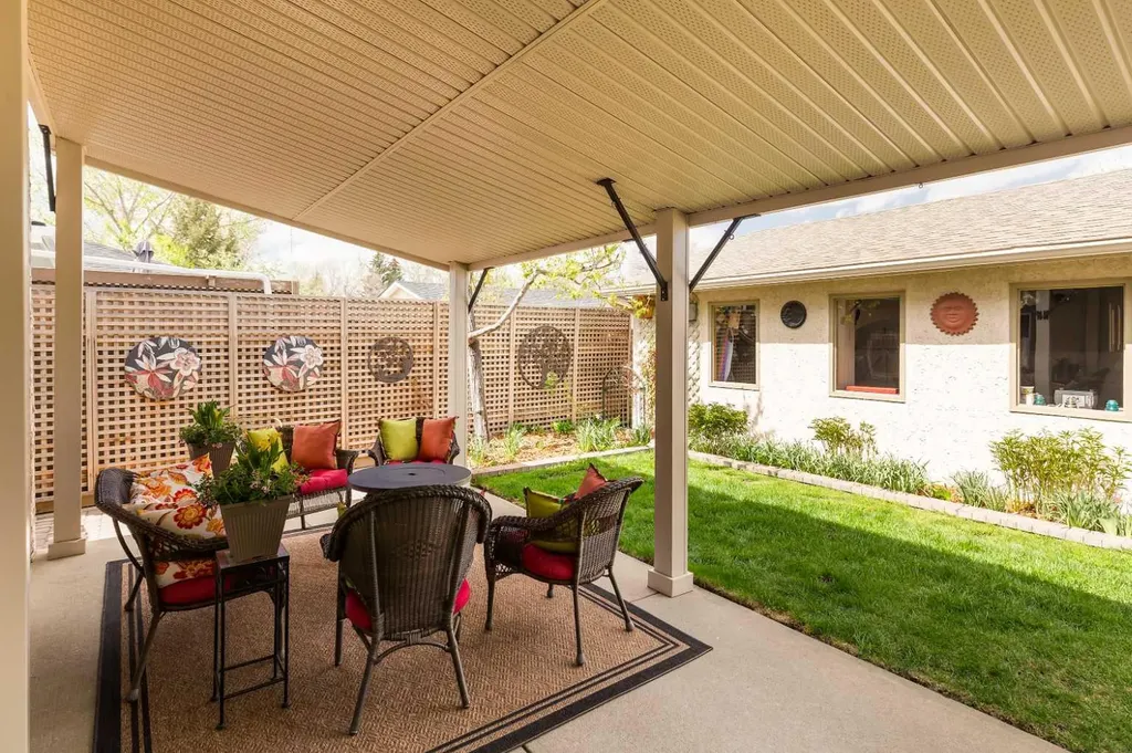 41 Simon Fraser Boulevard W Lethbridge AB T1K4R1