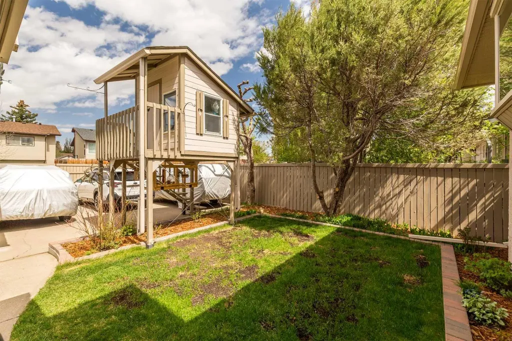 41 Simon Fraser Boulevard W Lethbridge AB T1K4R1