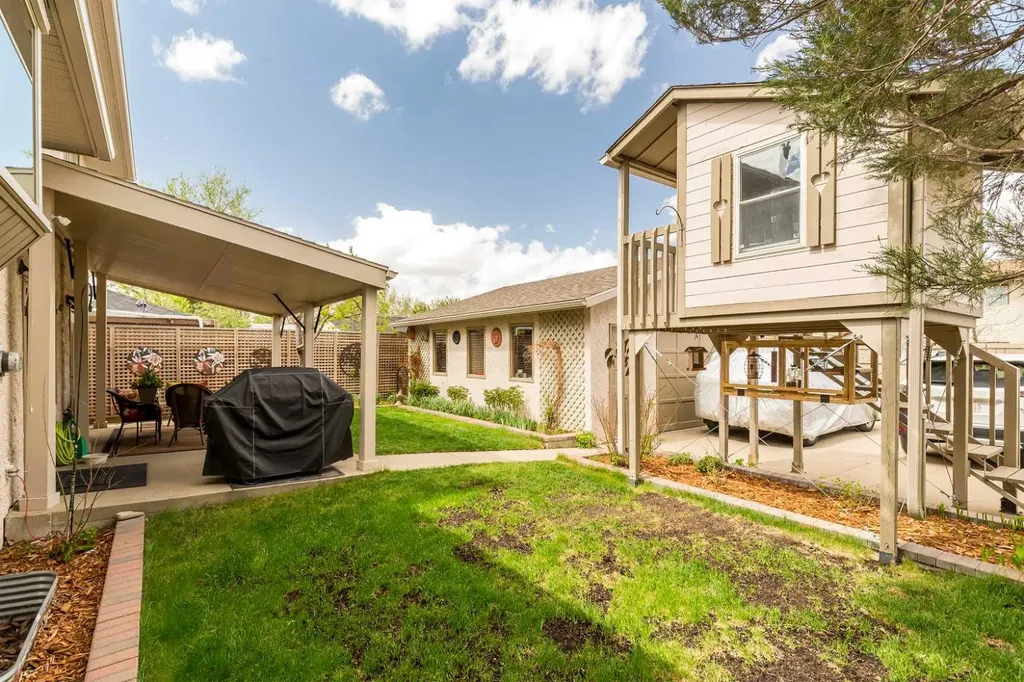 41 Simon Fraser Boulevard W Lethbridge AB T1K4R1