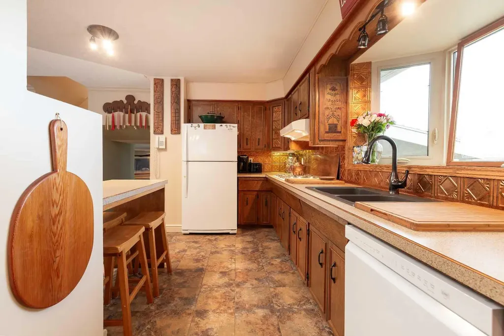 41 Simon Fraser Boulevard W Lethbridge AB T1K4R1