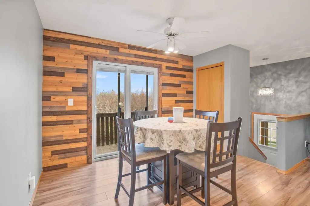 56 Country Ridge Close Lacombe AB T4L 2H1