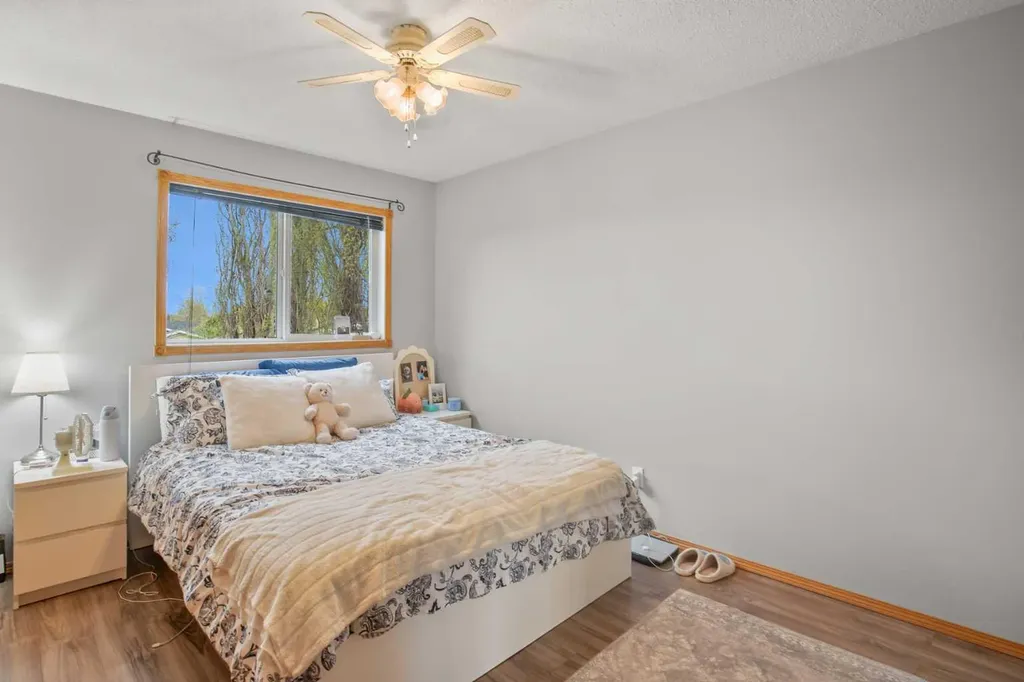 56 Country Ridge Close Lacombe AB T4L 2H1