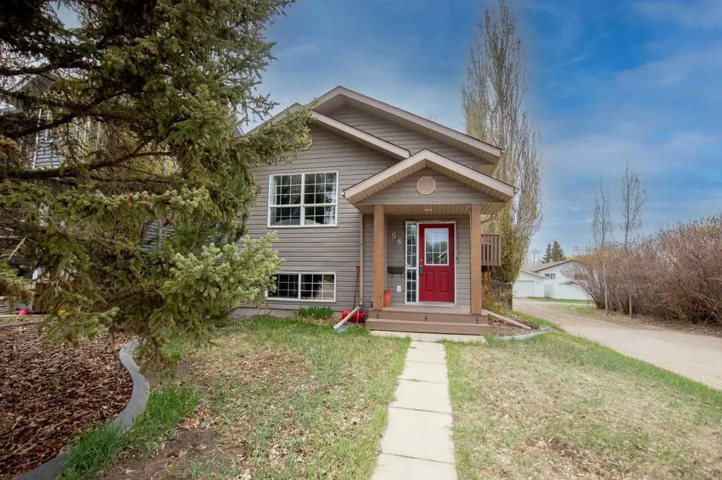 56 Country Ridge Close Lacombe AB T4L 2H1