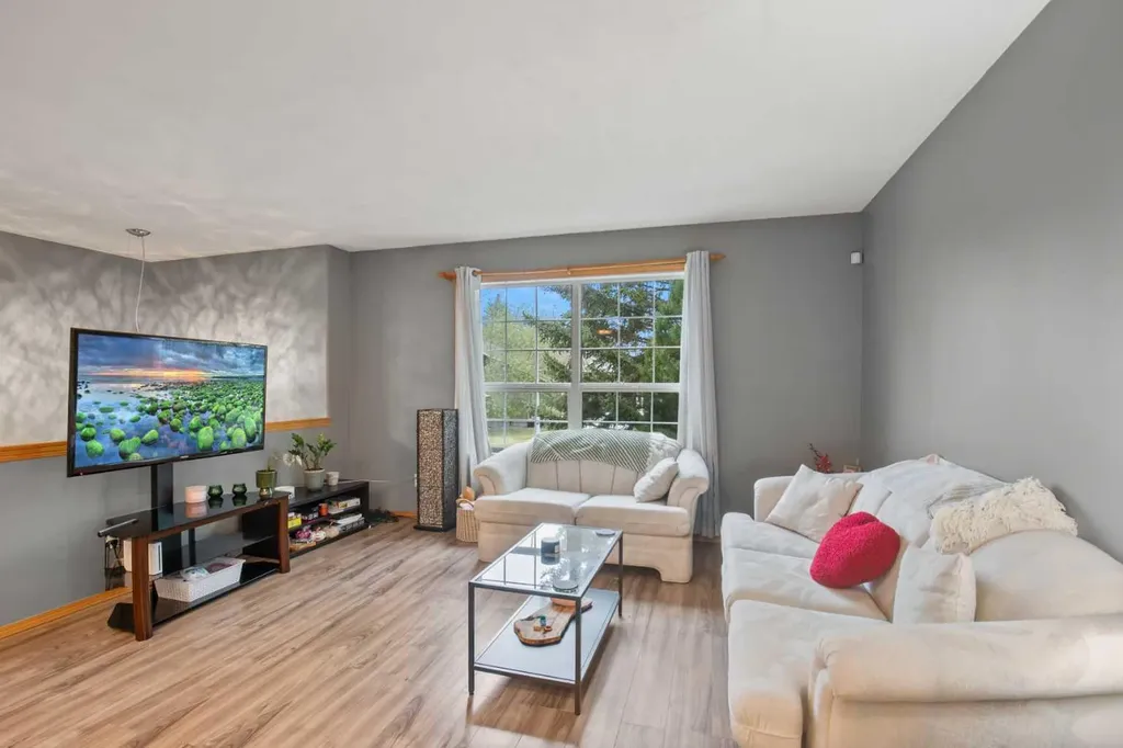 56 Country Ridge Close Lacombe AB T4L 2H1