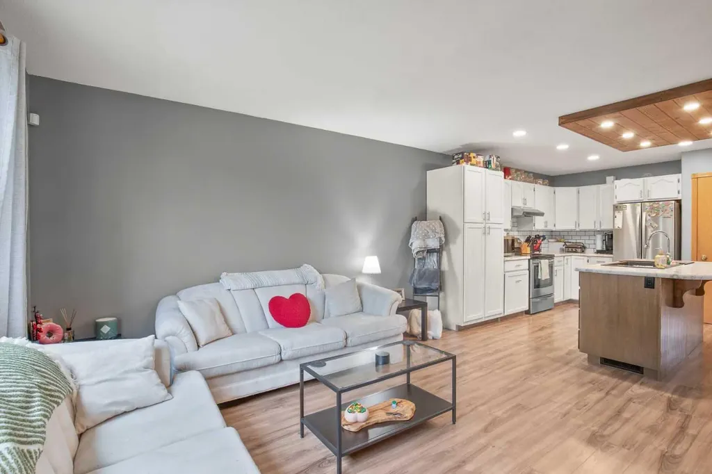 56 Country Ridge Close Lacombe AB T4L 2H1