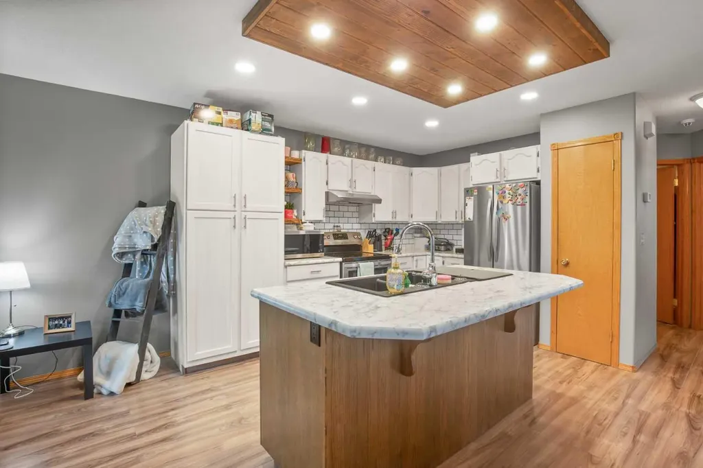 56 Country Ridge Close Lacombe AB T4L 2H1