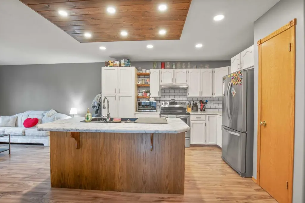 56 Country Ridge Close Lacombe AB T4L 2H1