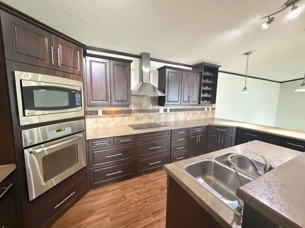 216 3 Street E Lashburn SK S0M1H0