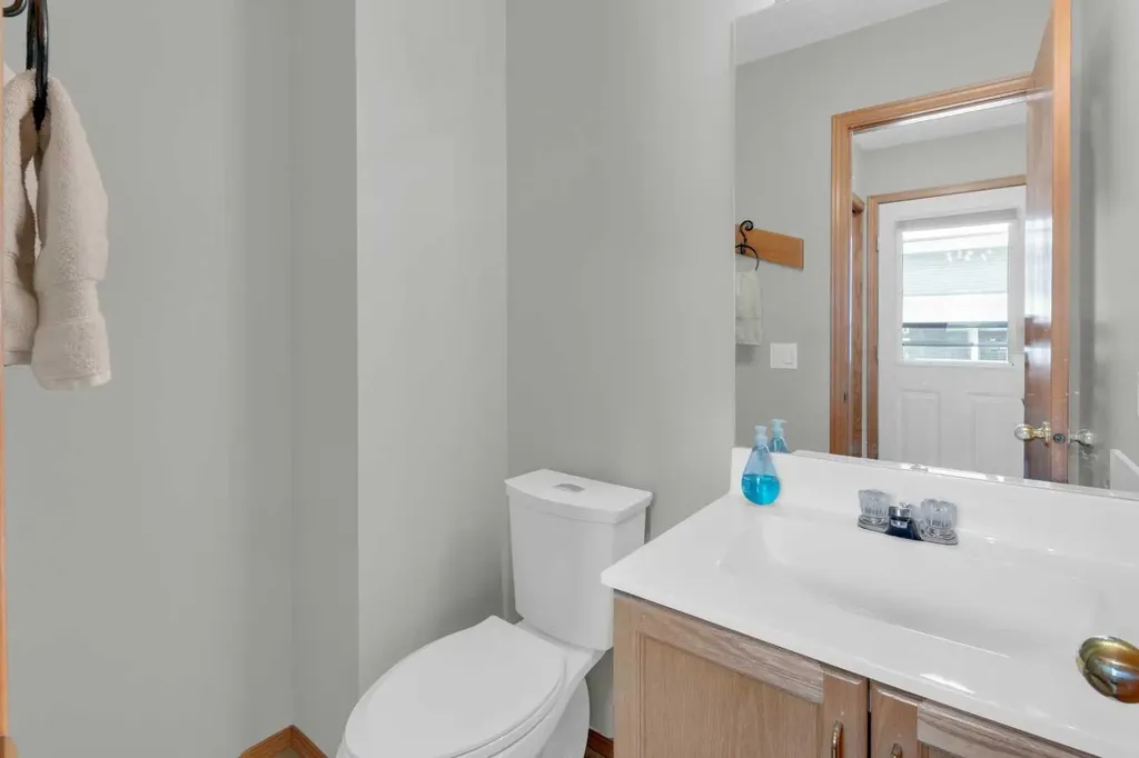 675 Regal Park NE Calgary AB T2E 0S6