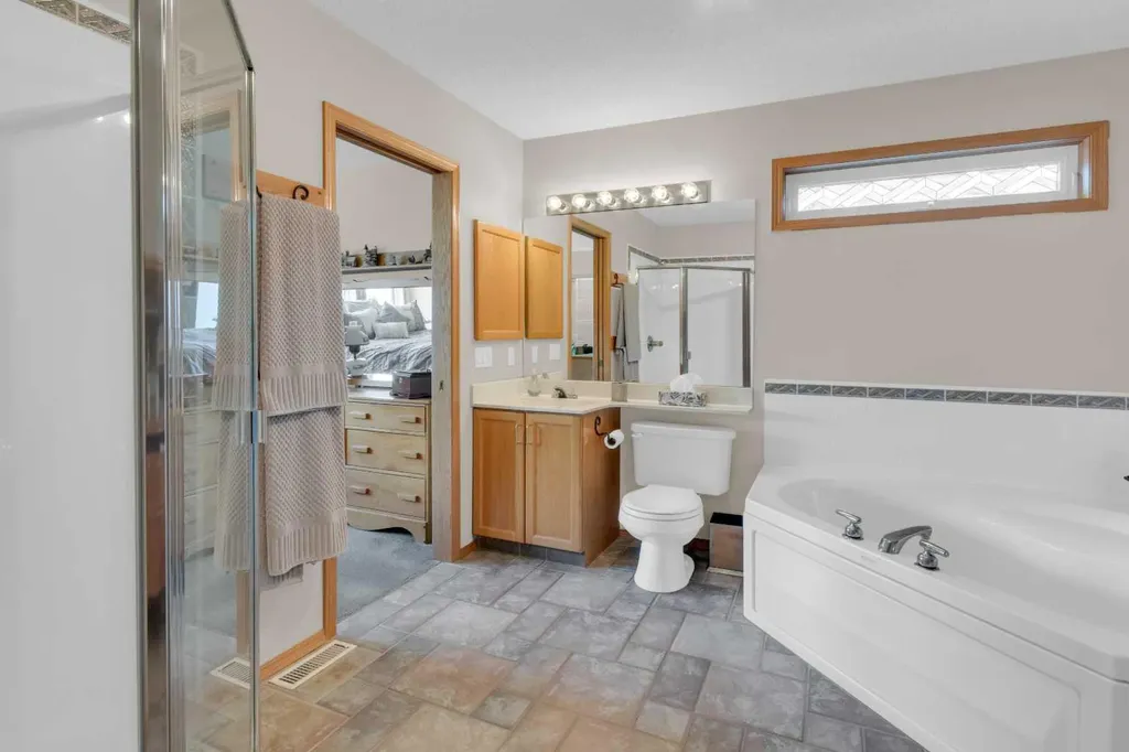 675 Regal Park NE Calgary AB T2E 0S6