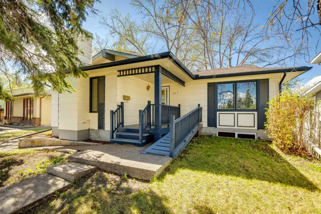923 Midridge Drive SE Calgary AB T2X 1H5