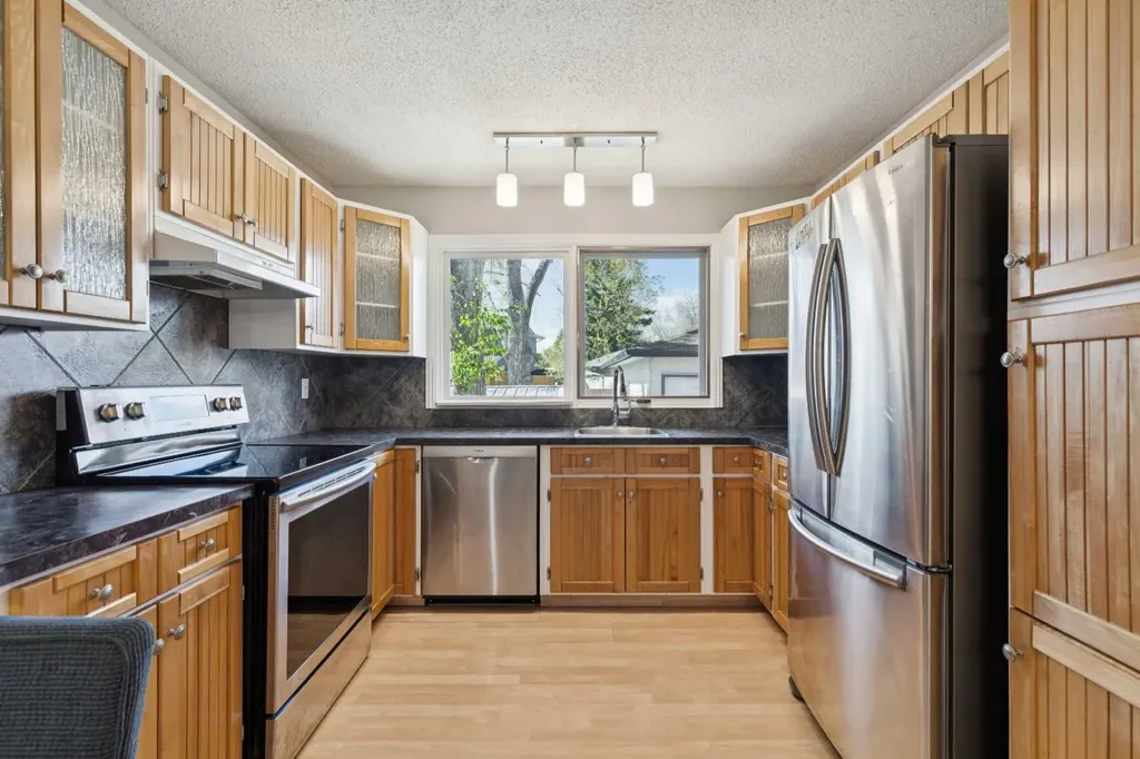 923 Midridge Drive SE Calgary AB T2X 1H5