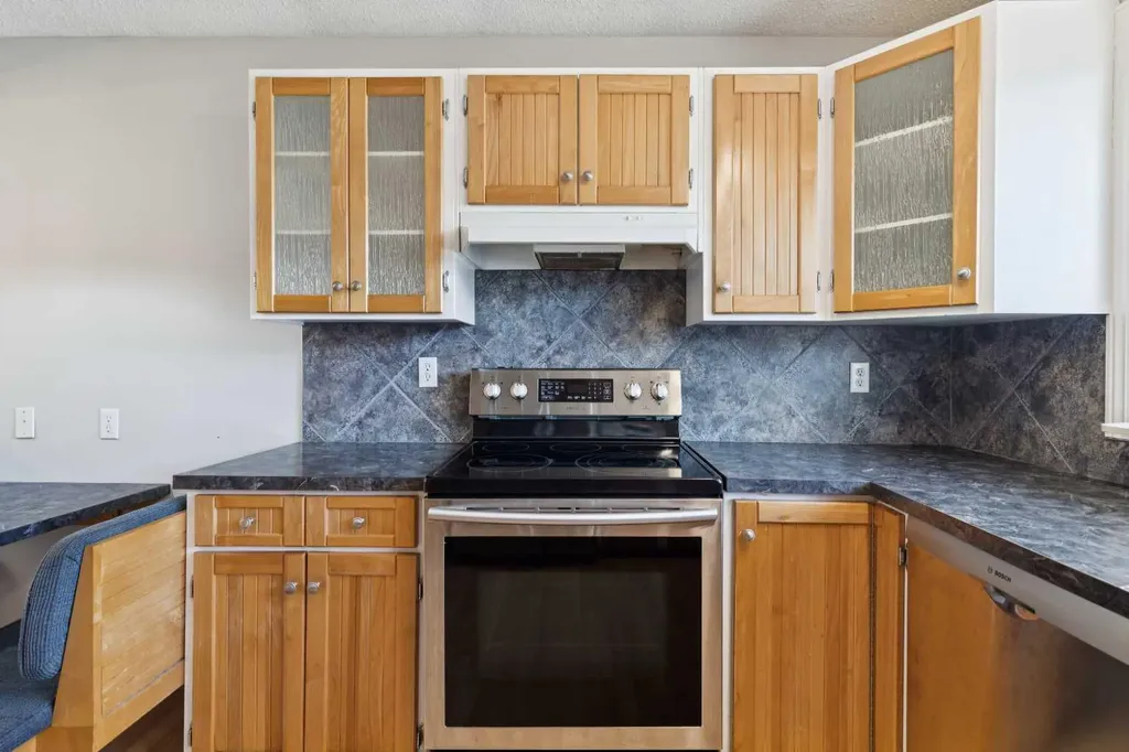 923 Midridge Drive SE Calgary AB T2X 1H5