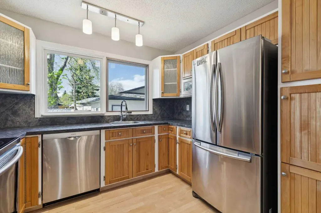 923 Midridge Drive SE Calgary AB T2X 1H5