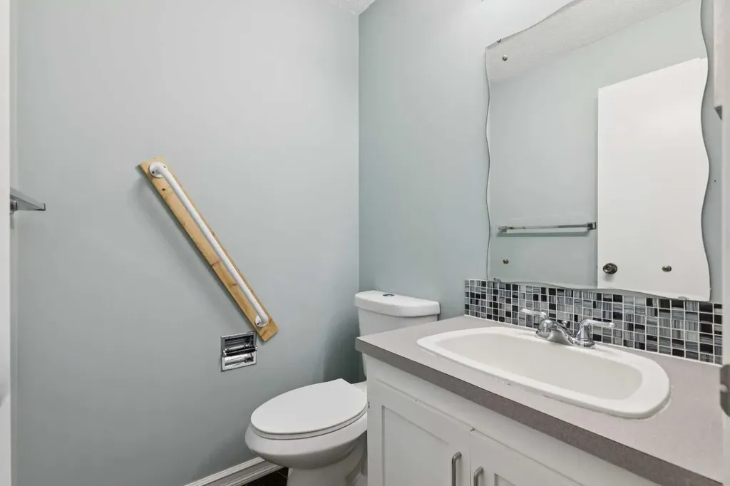 923 Midridge Drive SE Calgary AB T2X 1H5