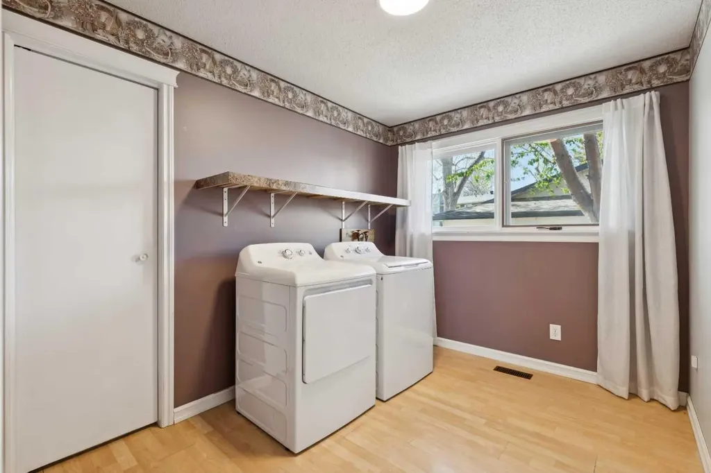 923 Midridge Drive SE Calgary AB T2X 1H5