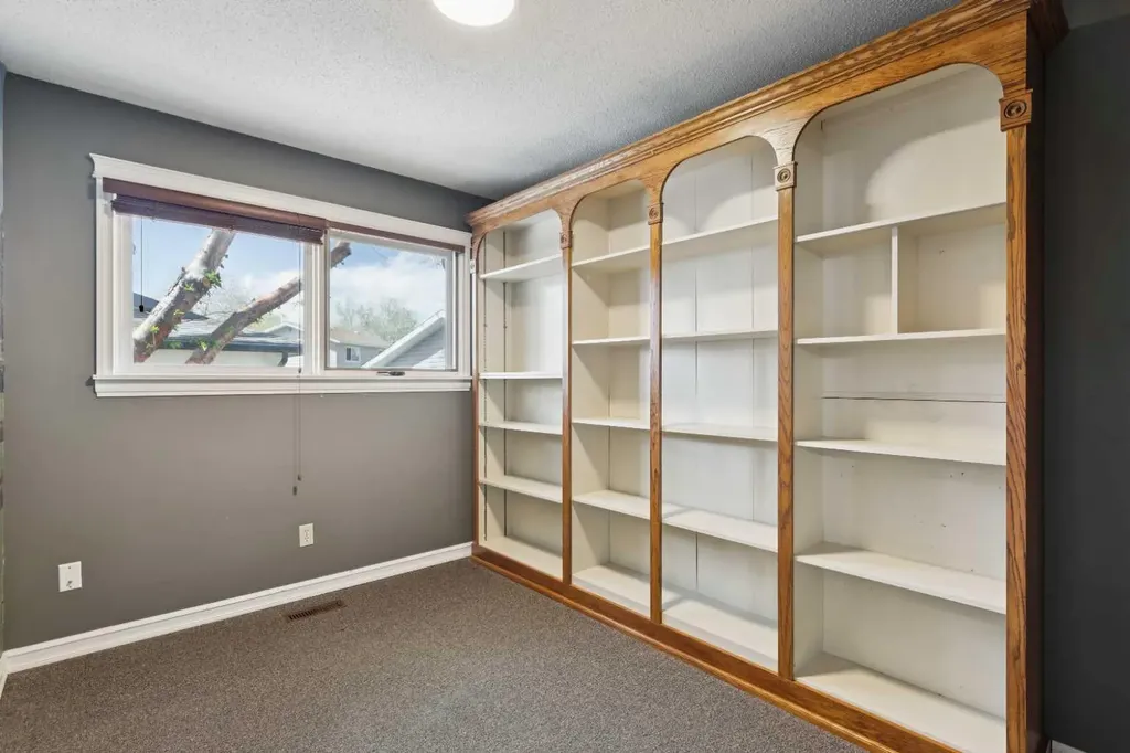 923 Midridge Drive SE Calgary AB T2X 1H5