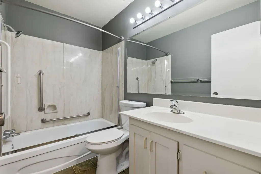 923 Midridge Drive SE Calgary AB T2X 1H5