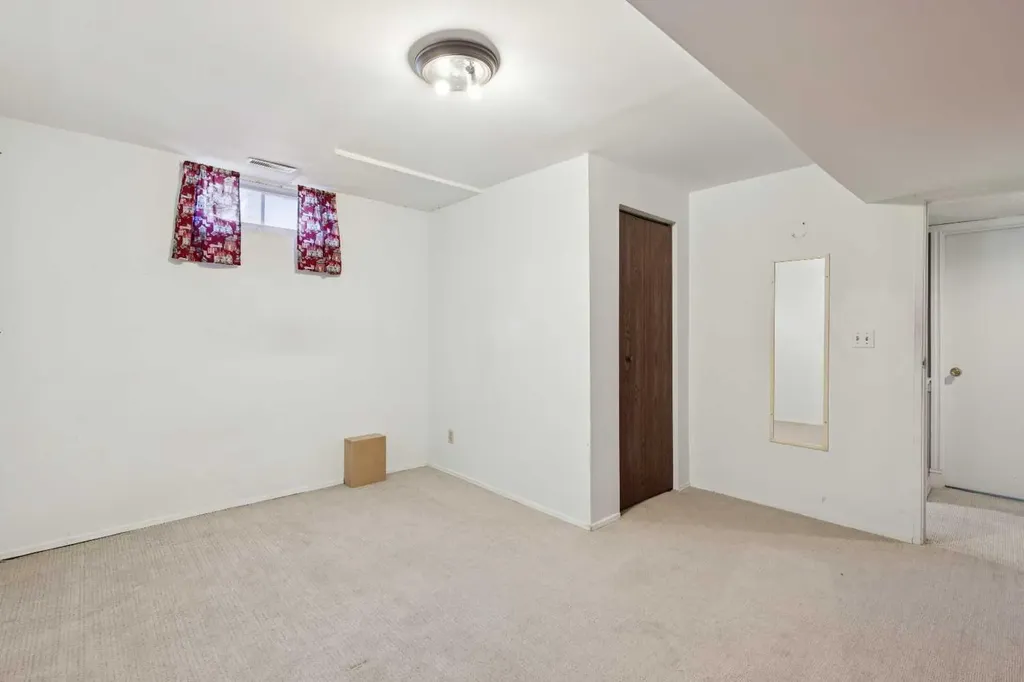 923 Midridge Drive SE Calgary AB T2X 1H5