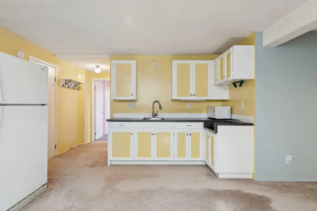 923 Midridge Drive SE Calgary AB T2X 1H5
