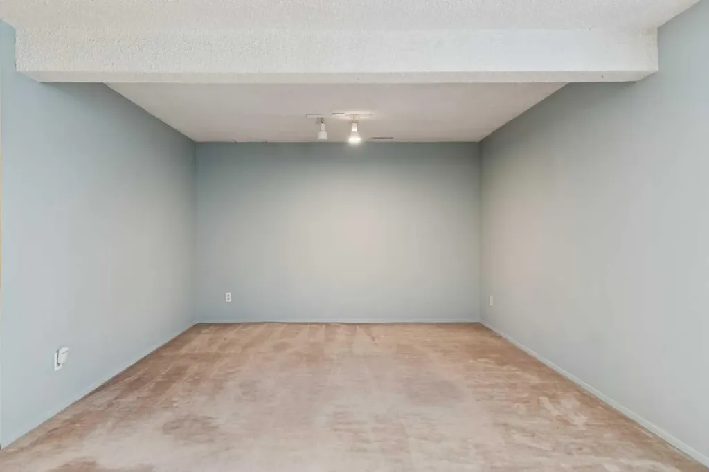 923 Midridge Drive SE Calgary AB T2X 1H5
