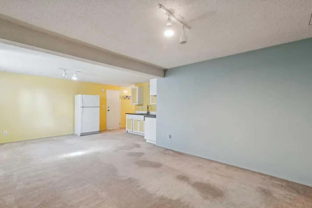 923 Midridge Drive SE Calgary AB T2X 1H5