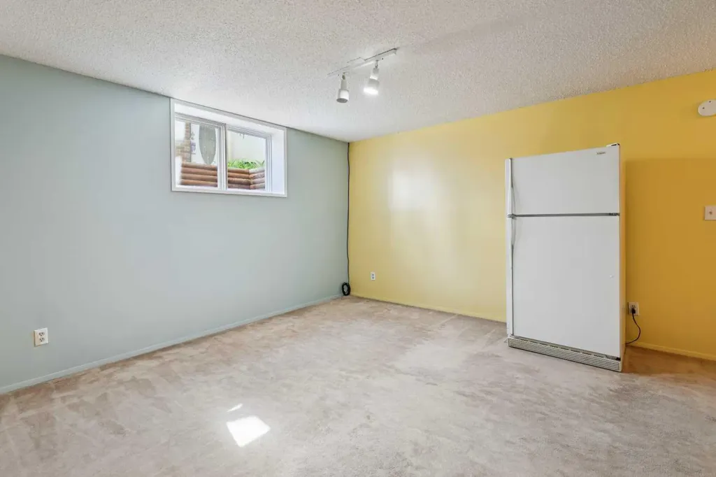 923 Midridge Drive SE Calgary AB T2X 1H5