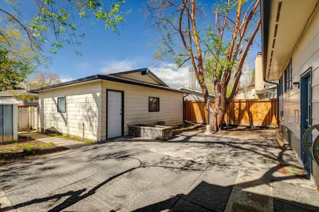 923 Midridge Drive SE Calgary AB T2X 1H5
