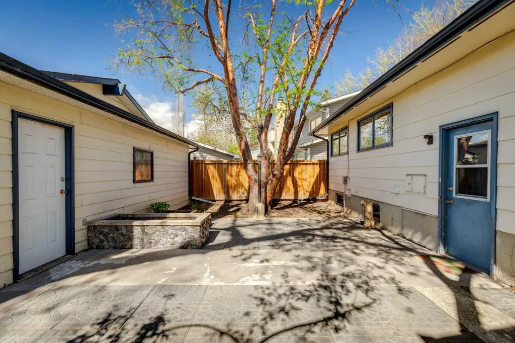 923 Midridge Drive SE Calgary AB T2X 1H5