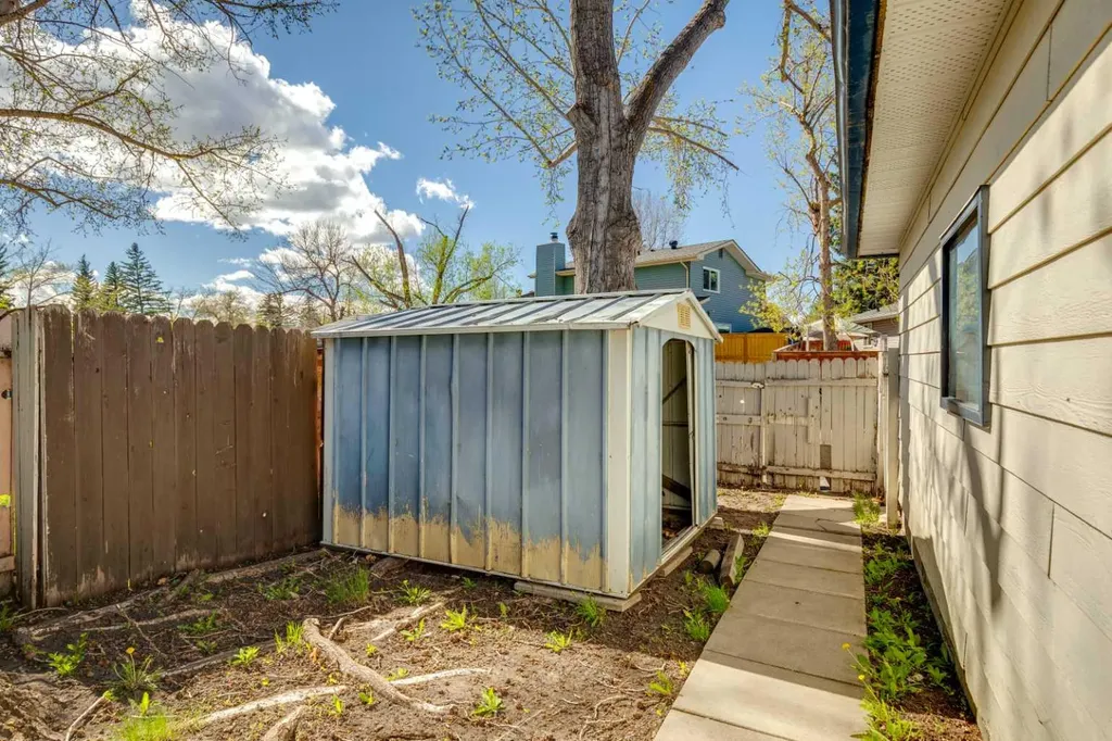 923 Midridge Drive SE Calgary AB T2X 1H5