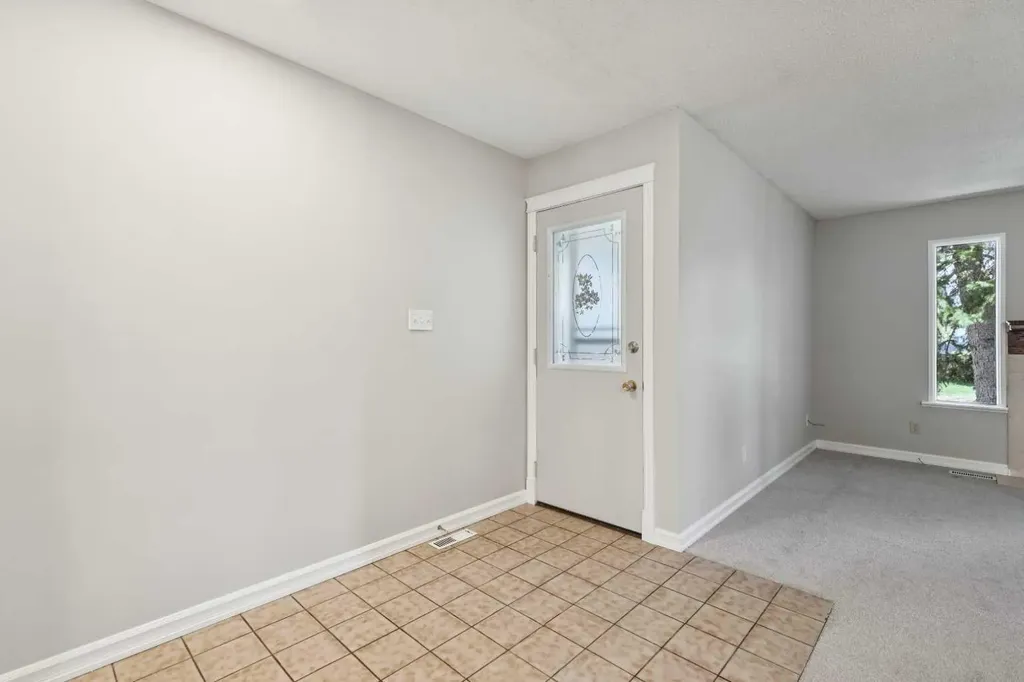923 Midridge Drive SE Calgary AB T2X 1H5