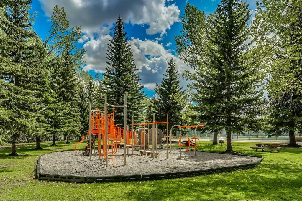 923 Midridge Drive SE Calgary AB T2X 1H5
