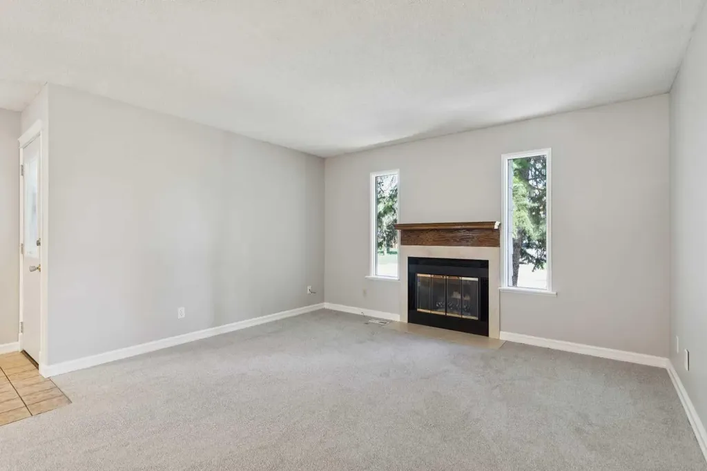 923 Midridge Drive SE Calgary AB T2X 1H5