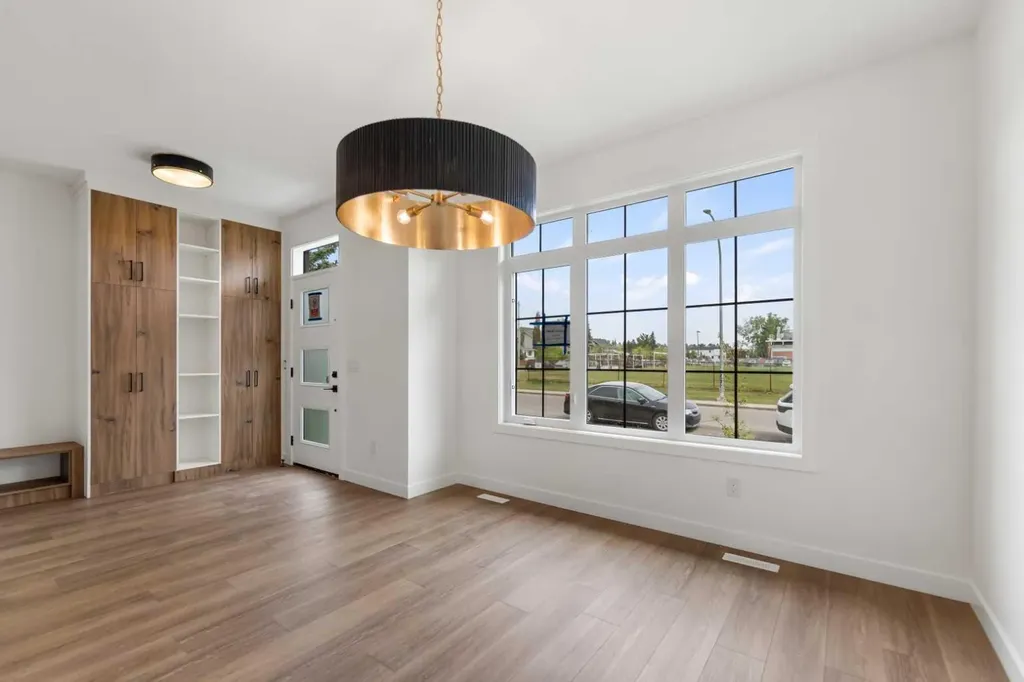 4651 79 Street NW Calgary AB T3B 2P1