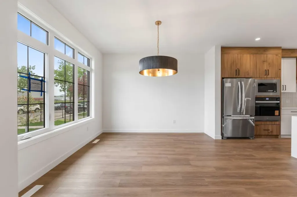 4651 79 Street NW Calgary AB T3B 2P1