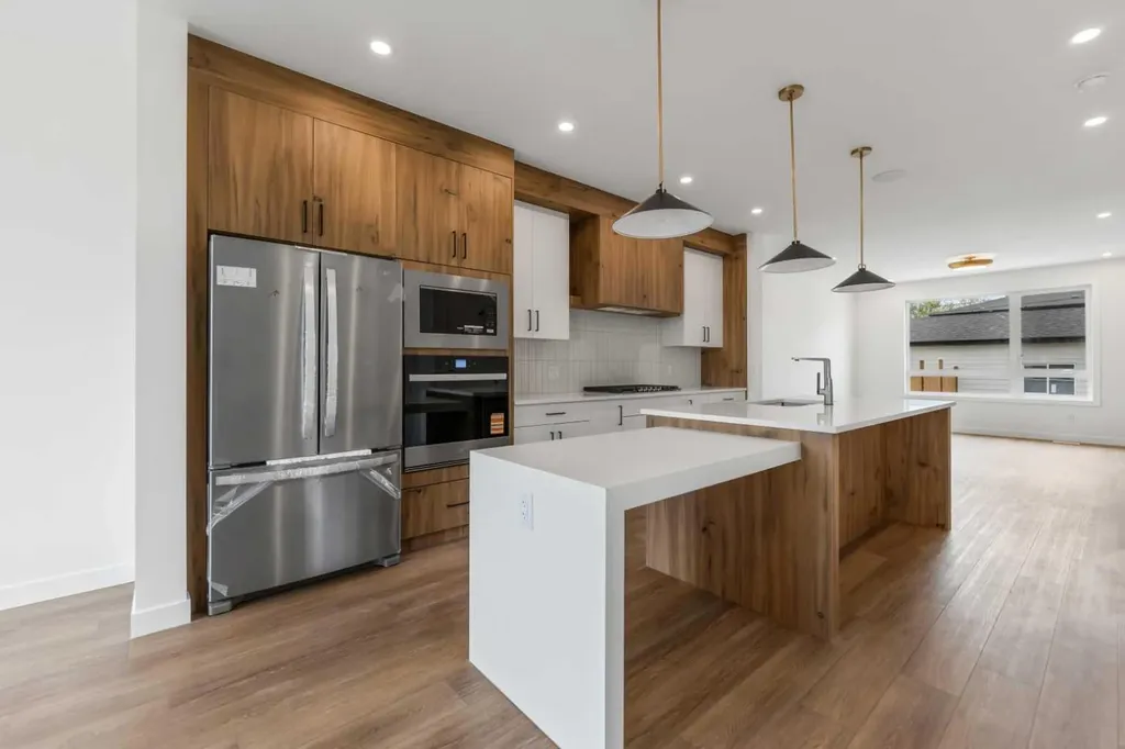 4651 79 Street NW Calgary AB T3B 2P1