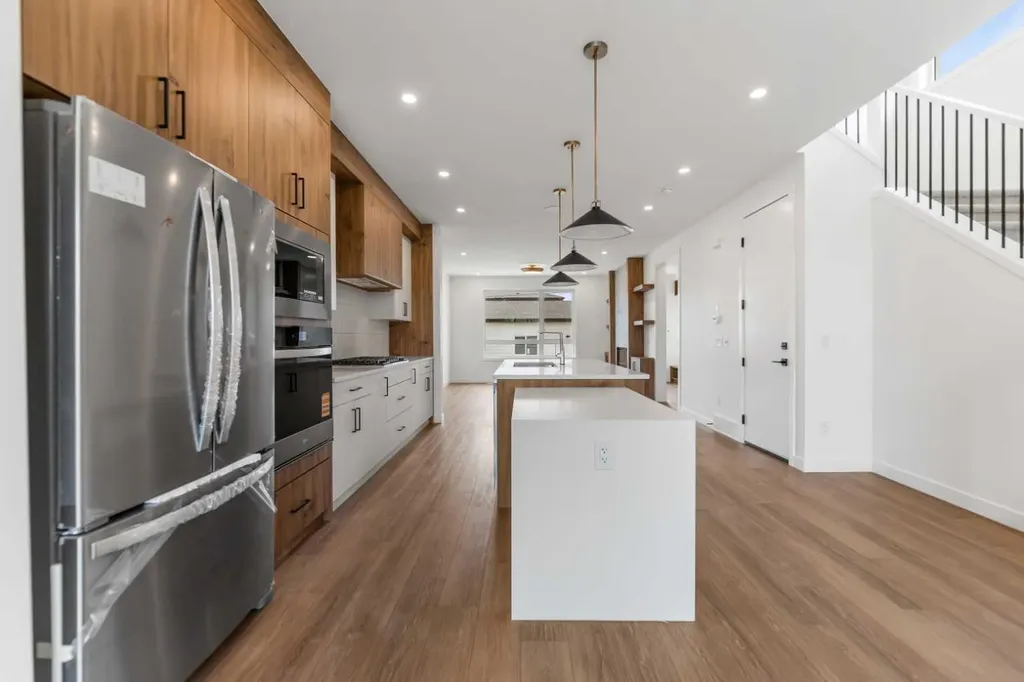 4651 79 Street NW Calgary AB T3B 2P1