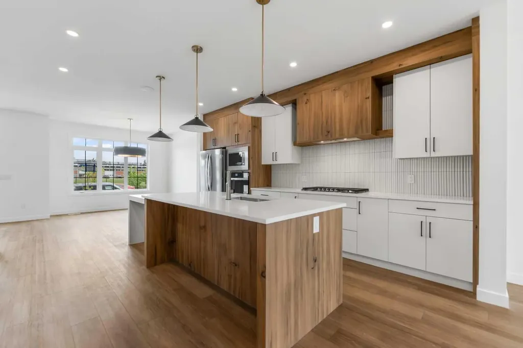 4651 79 Street NW Calgary AB T3B 2P1