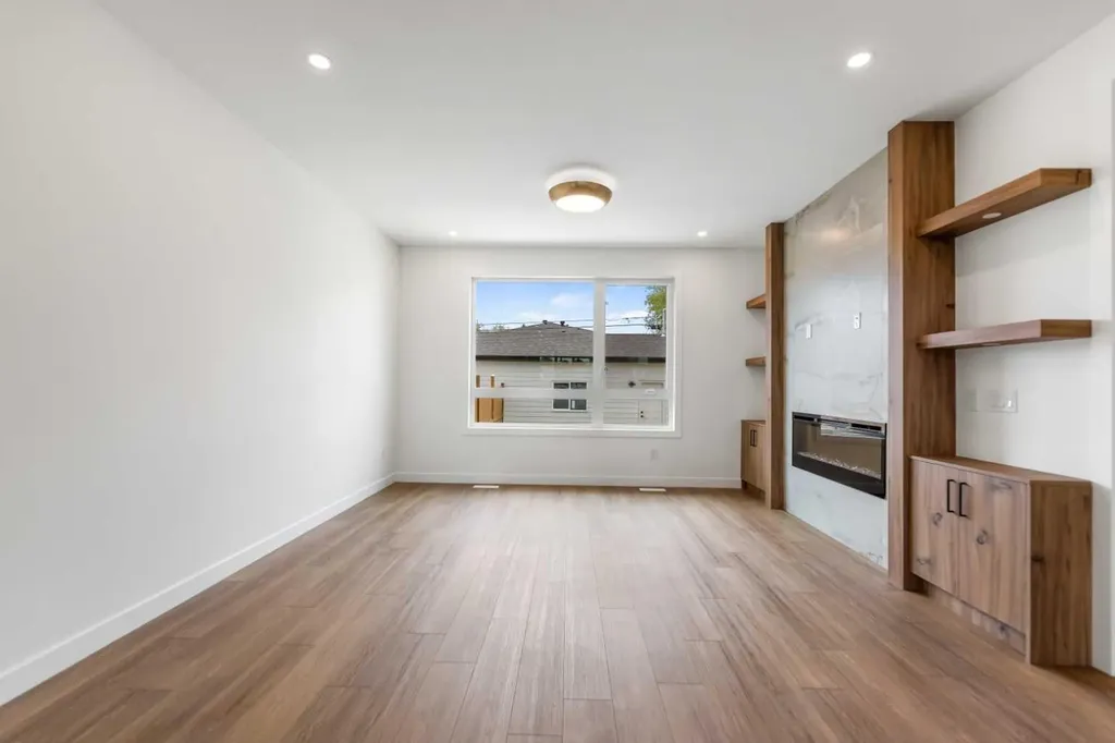 4651 79 Street NW Calgary AB T3B 2P1