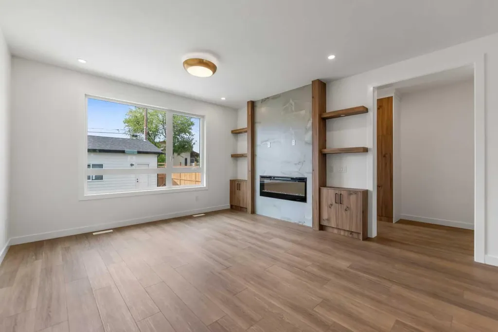 4651 79 Street NW Calgary AB T3B 2P1